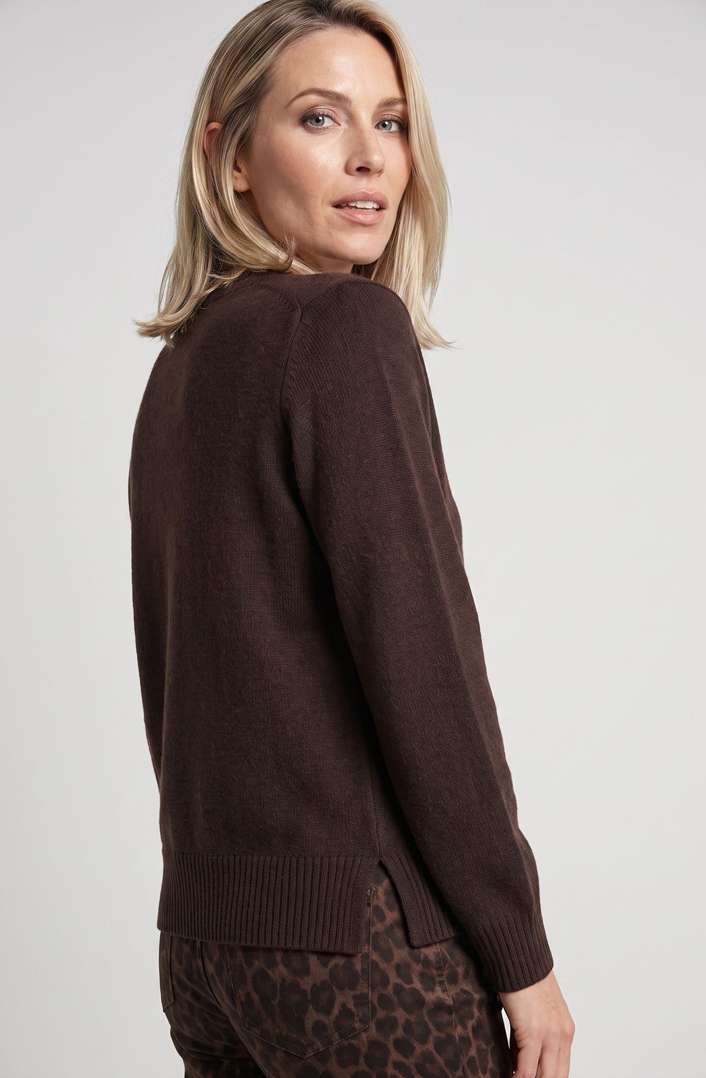 Coffee Bean V-Neck Henny Jumper