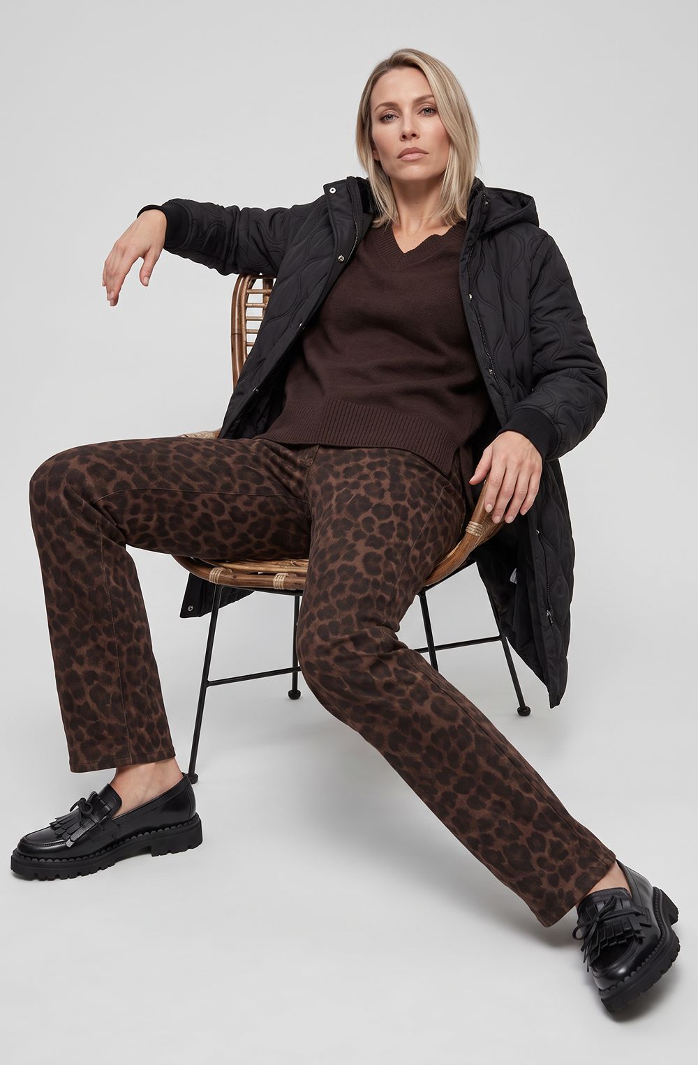 Coffee Bean V-Neck Henny Jumper