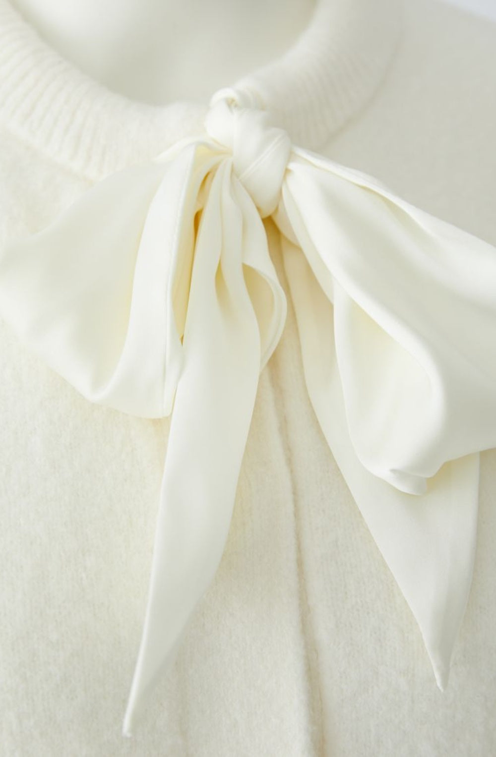 Gardenia Bow Detailed Knit Cardigan