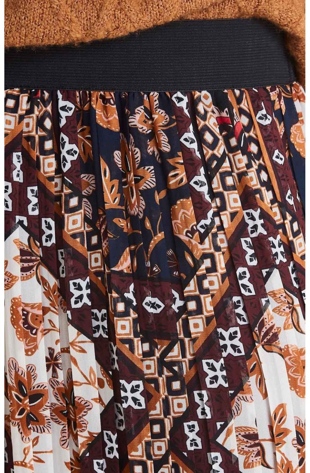 Bold Print Pleated Skirt