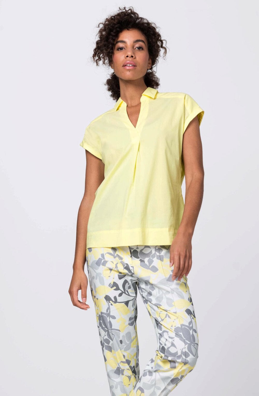 Ute Pineapple Capped Sleeved Blouse