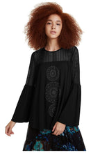 Neusifu Lace Bell Sleeve Top