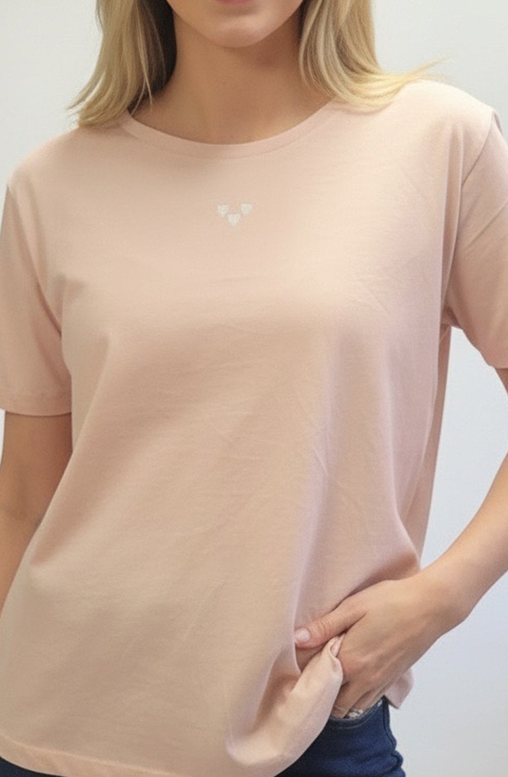 Rose White Heart Embroidered Tala T Shirt