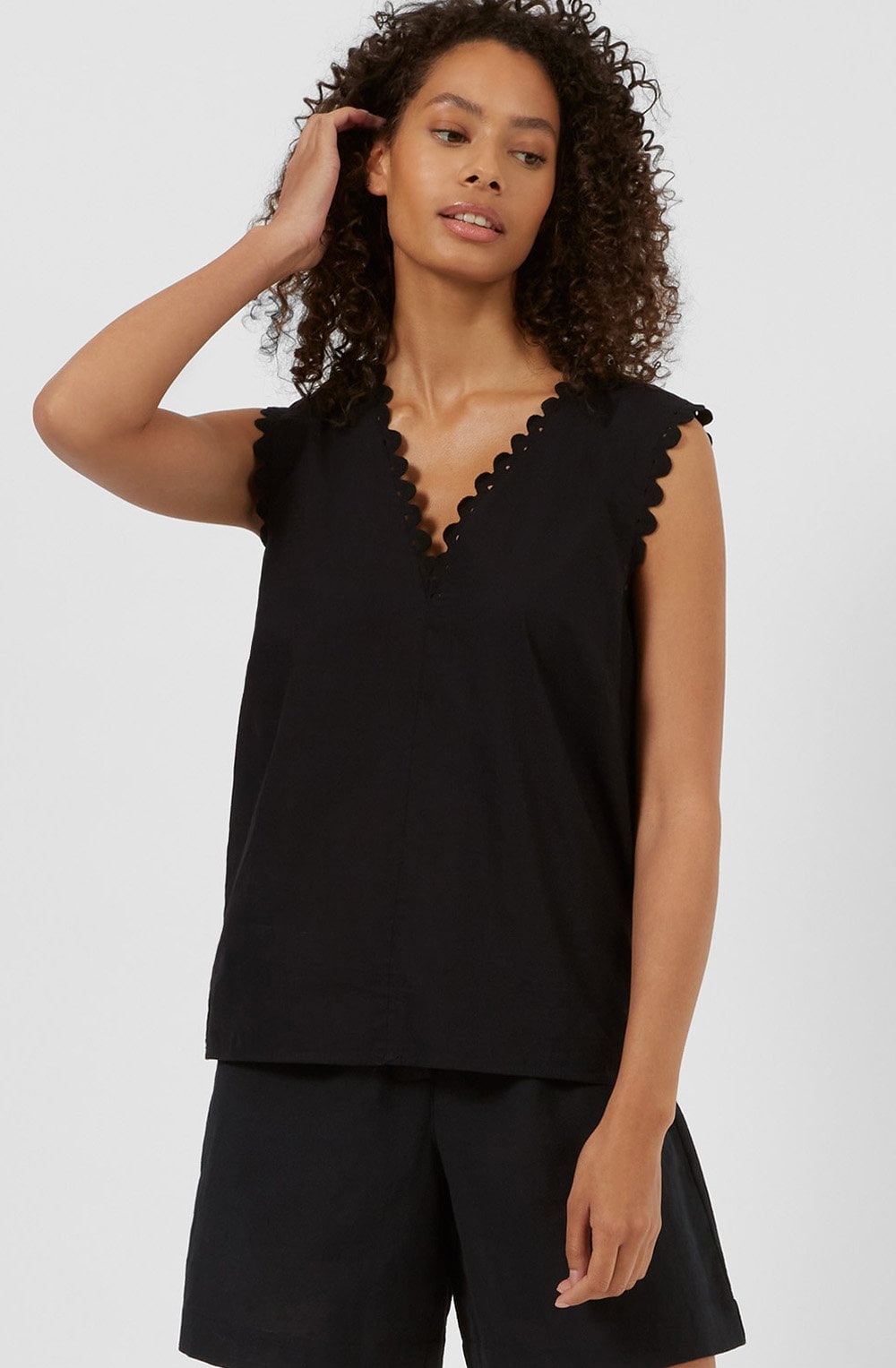 Black Edging Detail Sleeveless Top