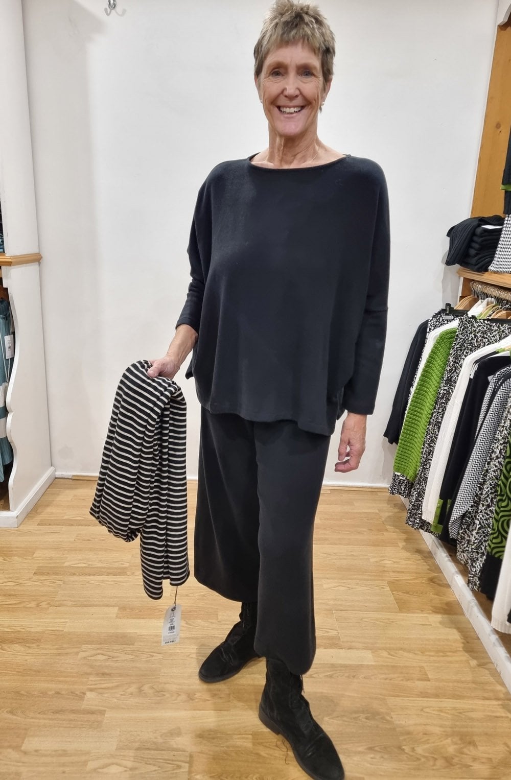 Lilla Nero Black Midi Skirt