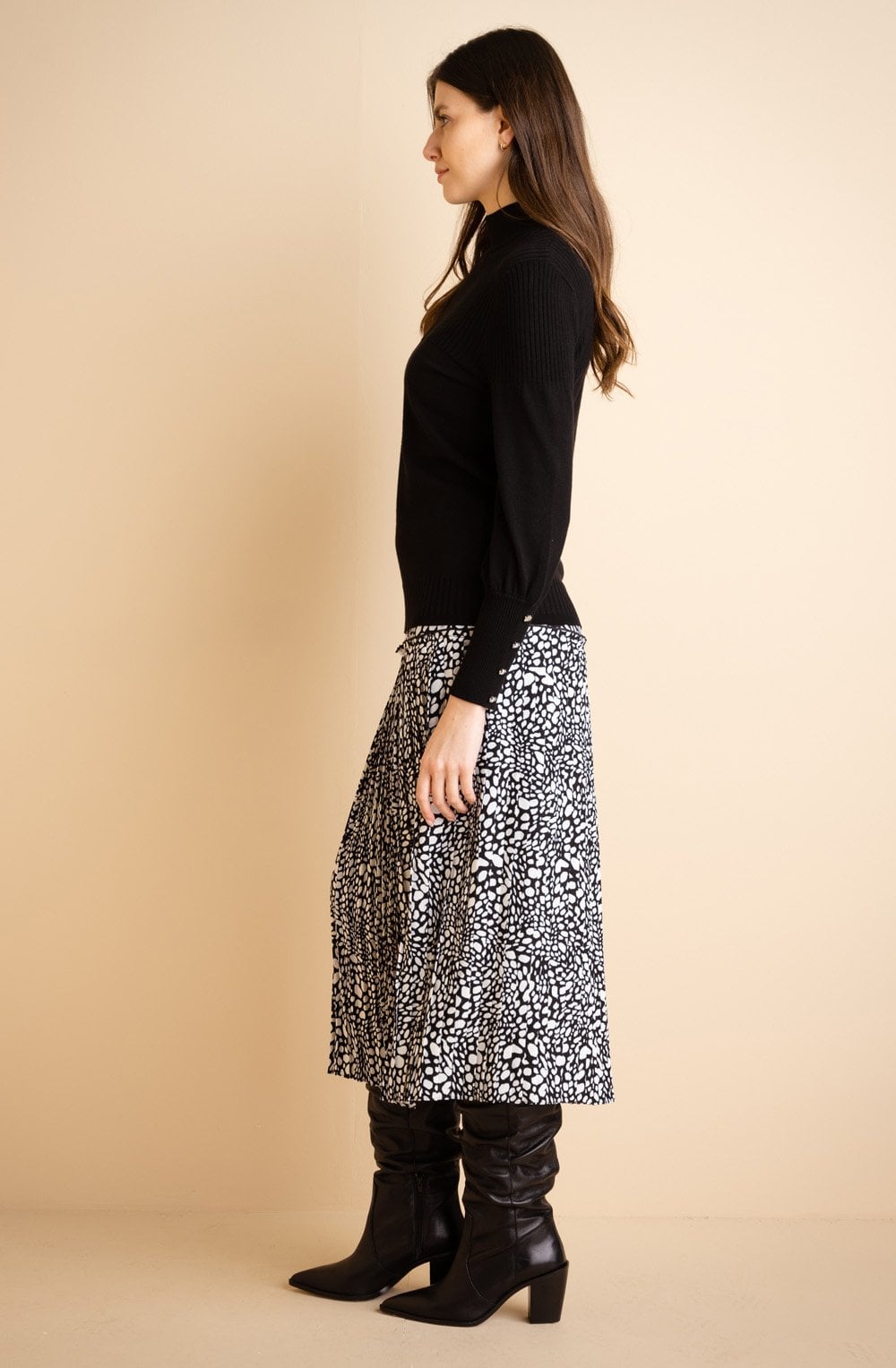 Black and White Tiered and Pleated Skirt