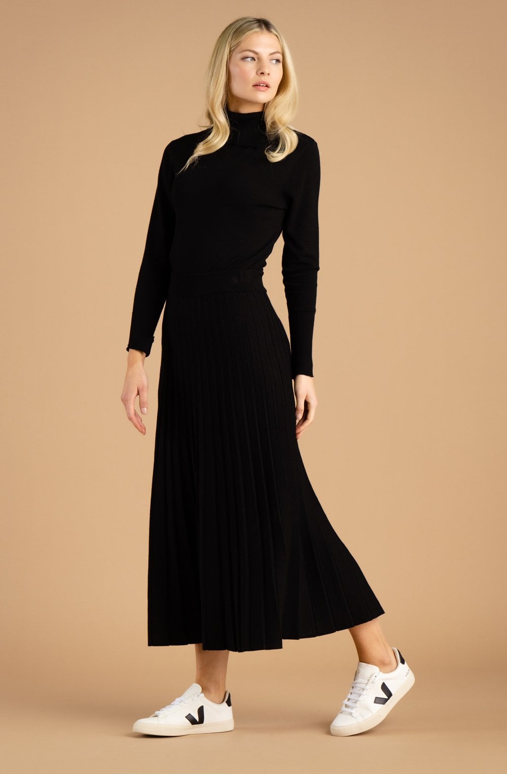Black Knitted Pleated Midi Skirt