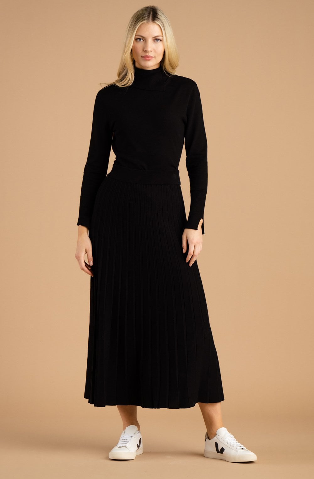 Black Knitted Pleated Midi Skirt