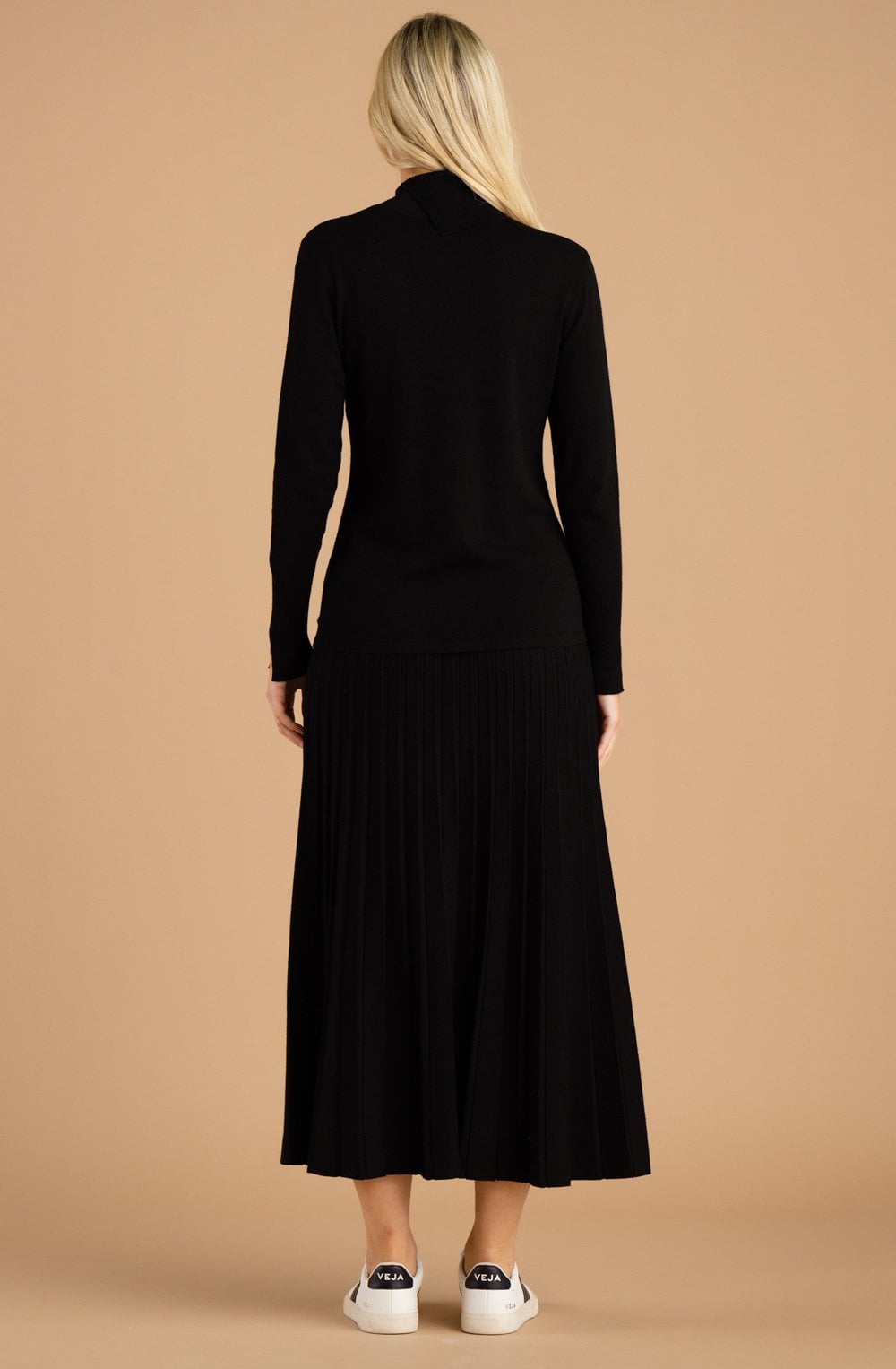 Black Knitted Pleated Midi Skirt