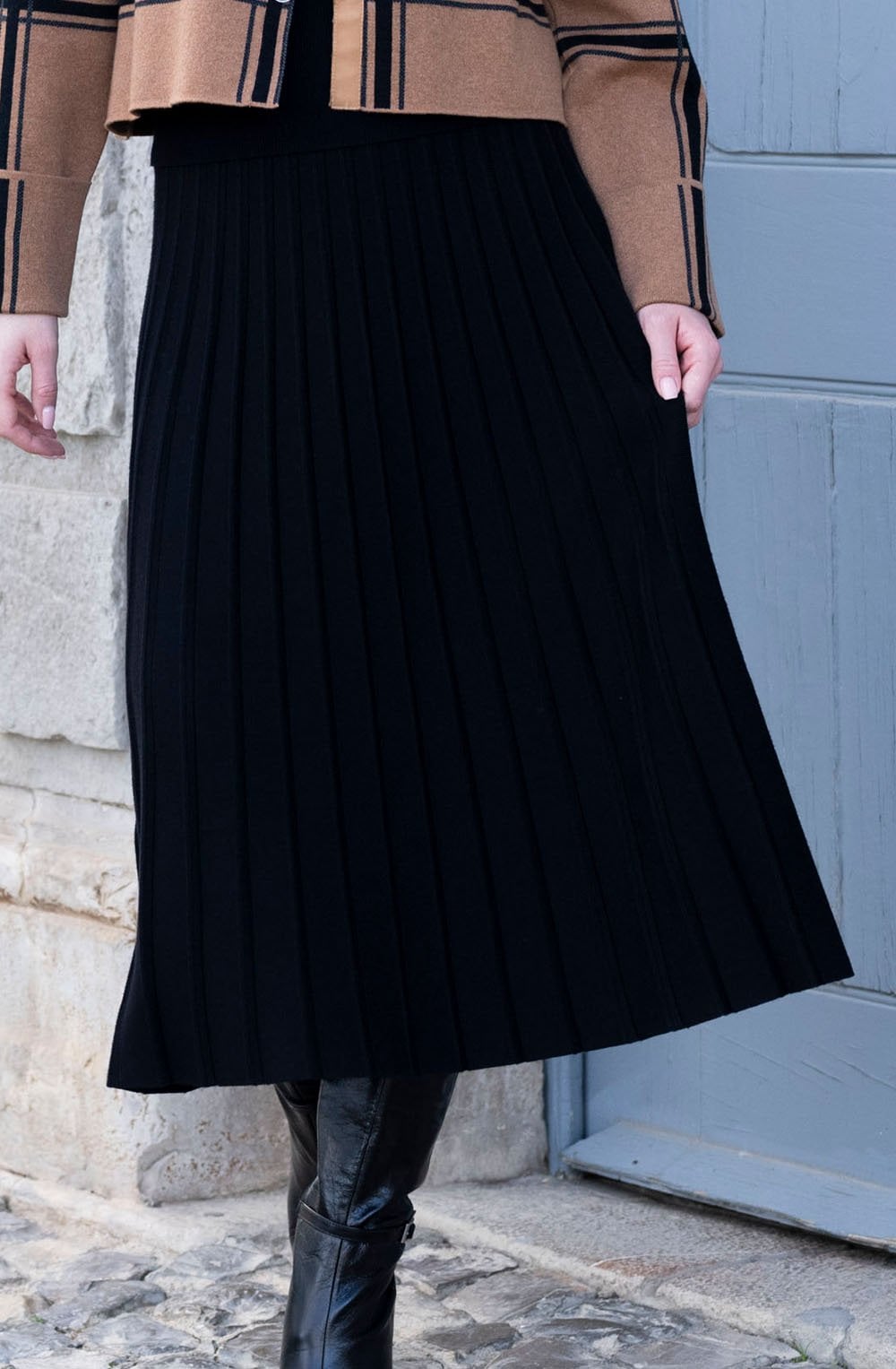Black Knitted Pleated Midi Skirt