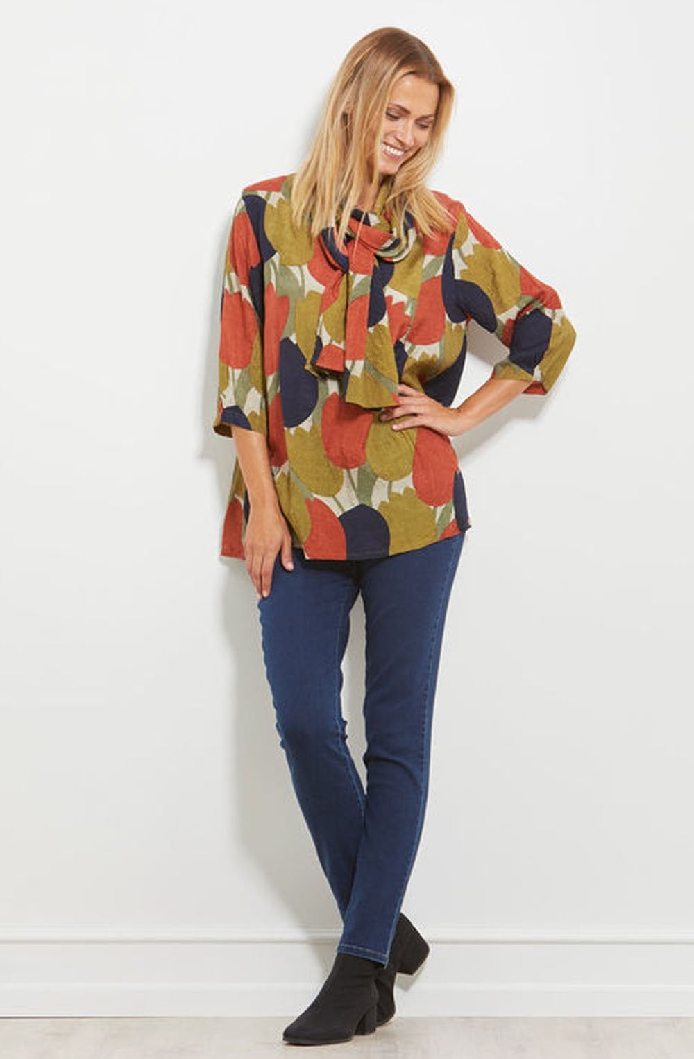 Along Tulip Print Scarf