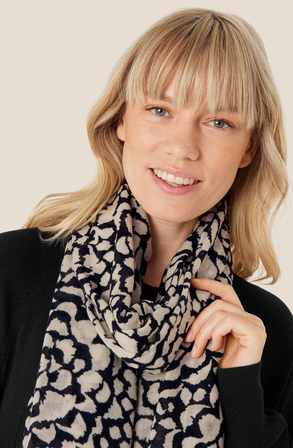 Black and Off White Wool Scarf