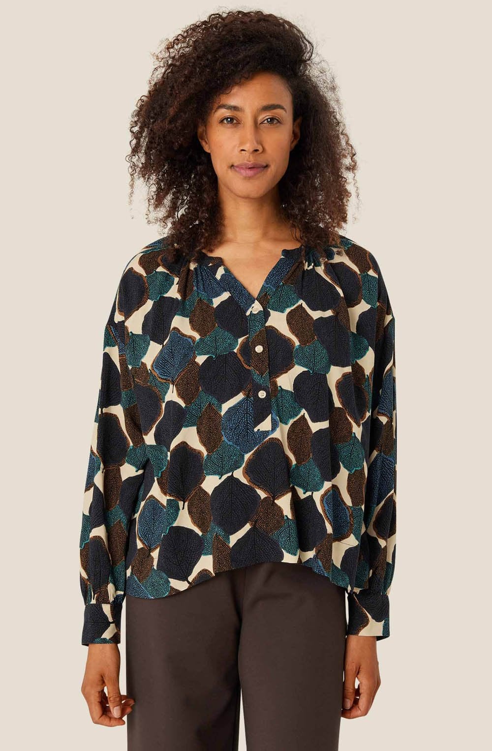 Chipmunk Leaf Print Dolma Cuffed Blouse