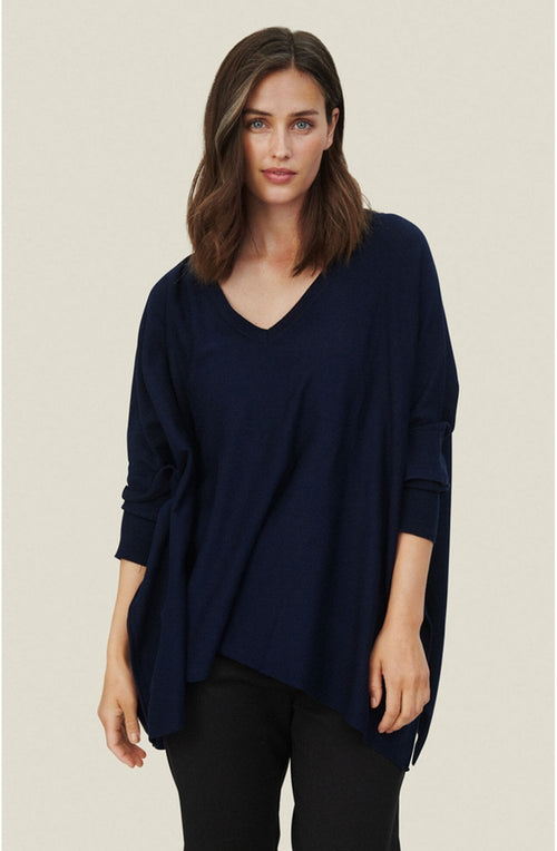 Fosna Navy Oversized Jumper