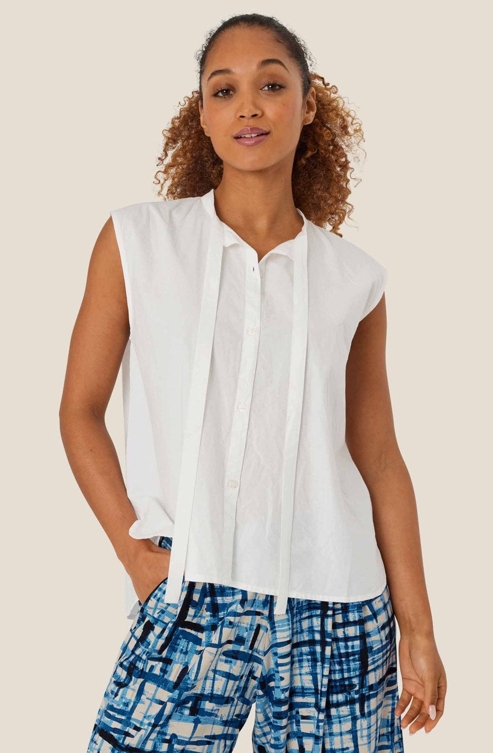 Imusa White Sleeveless Shirt