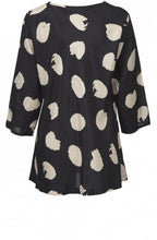 Kia Bold Spot Print Top