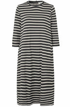 MaNieve Black and Cream Waisted Dress