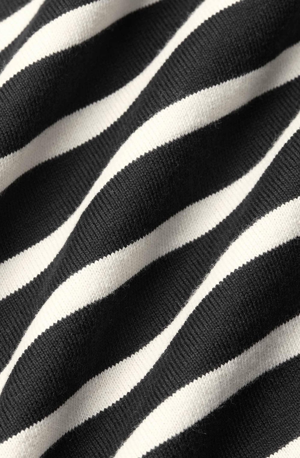 MaNieve Black and Cream Waisted Dress