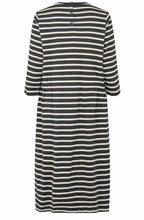 MaNieve Black and Cream Waisted Dress