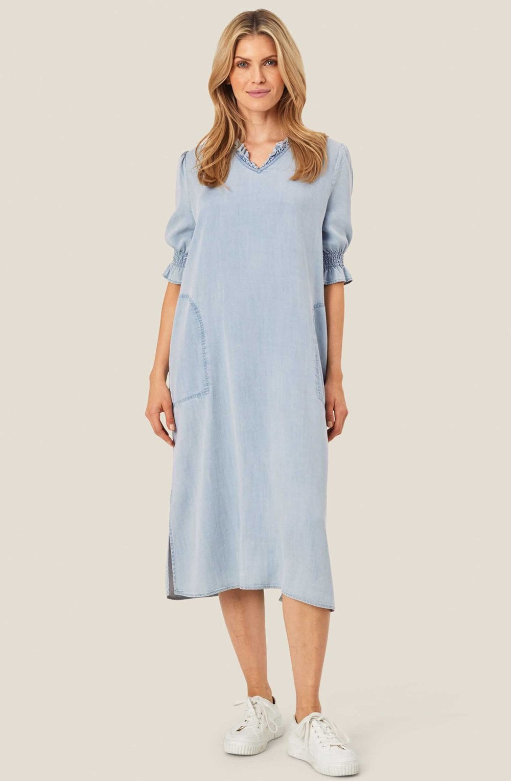 MaNydelana Light Denim Dress