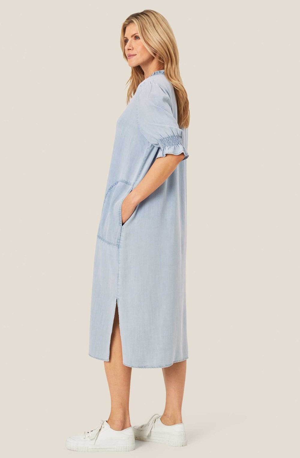 MaNydelana Light Denim Dress