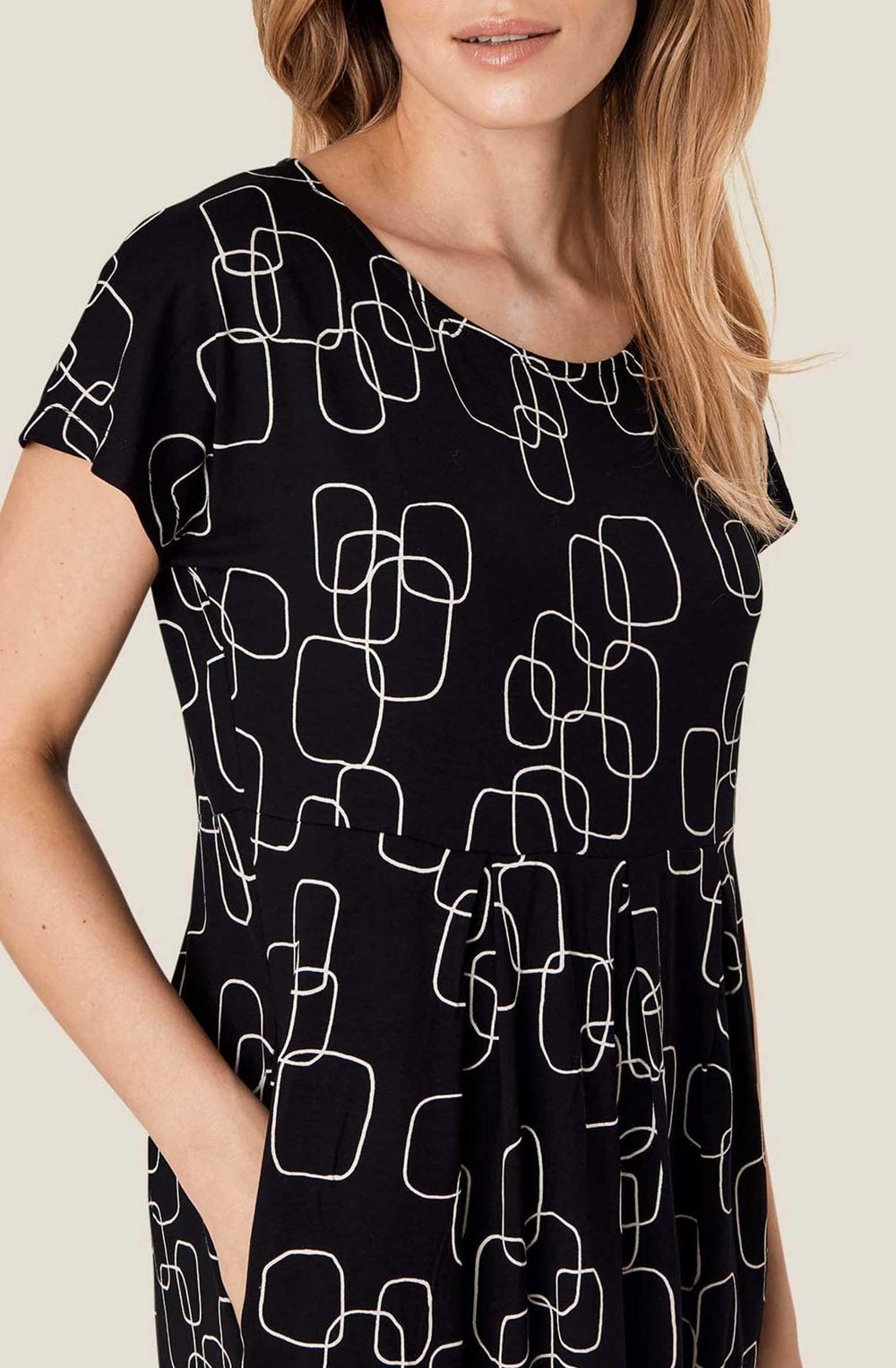 MaOlnia Black Patterned Dress