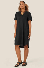Nareela Black Linen Straight Cut Dress