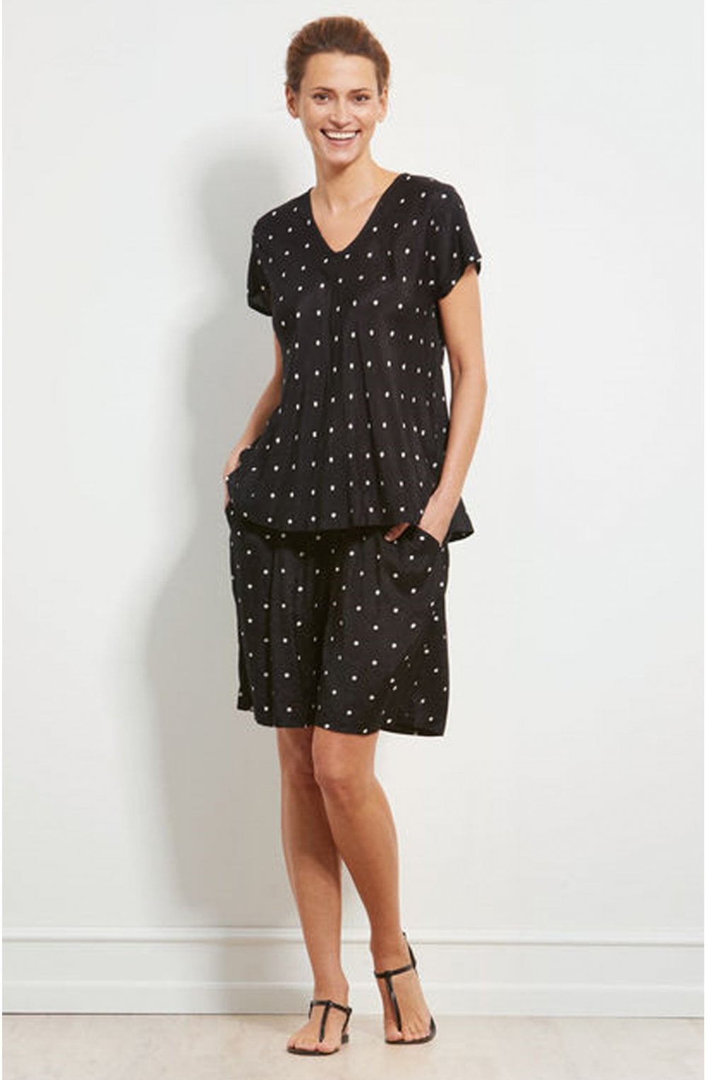 Para Black Spot Print Shorts