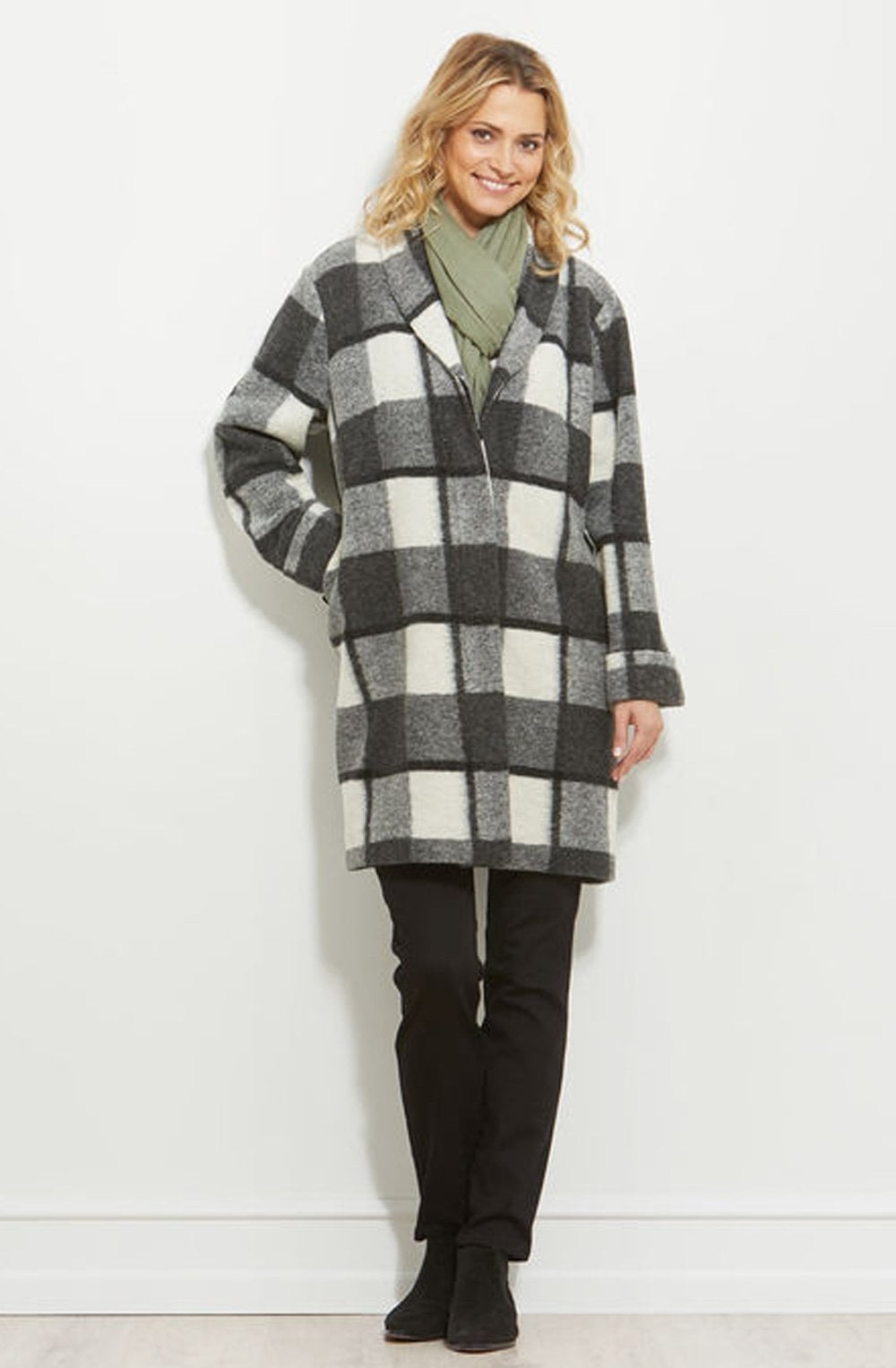 Tussan check black and white Coat