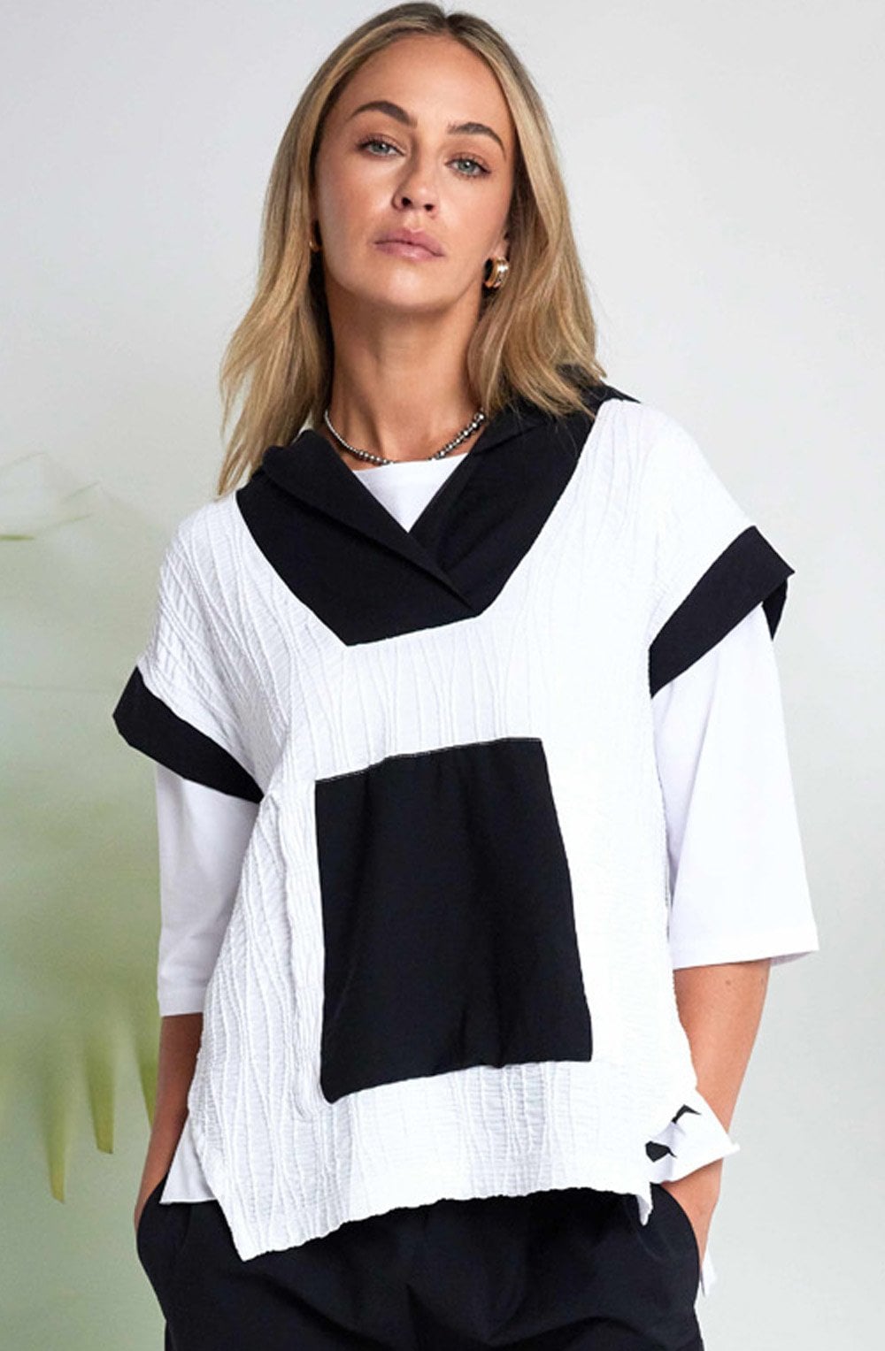 Monochrome Embossed Jacquard Hooded Top