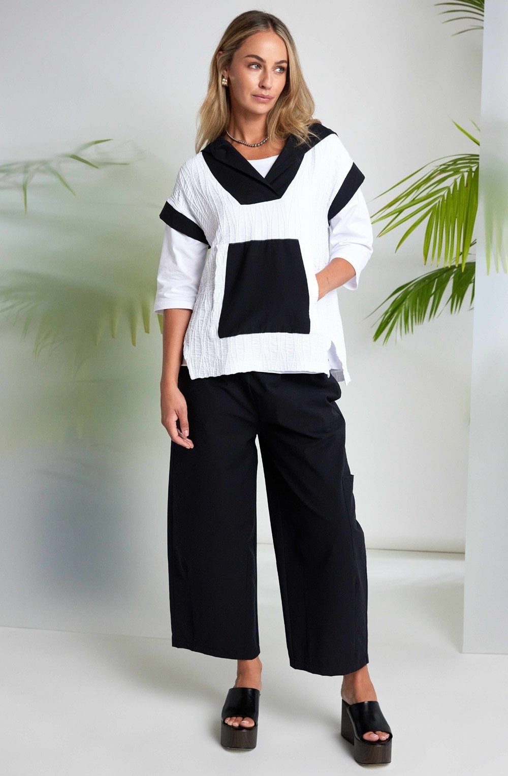 Monochrome Embossed Jacquard Hooded Top
