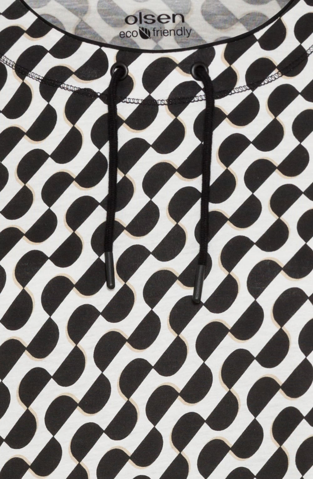 Monochrome Fitted Hem Clara Top
