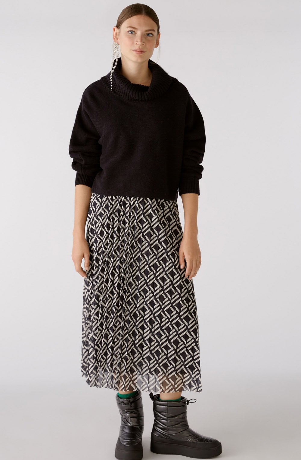 Black Shortened Batwing Jumper