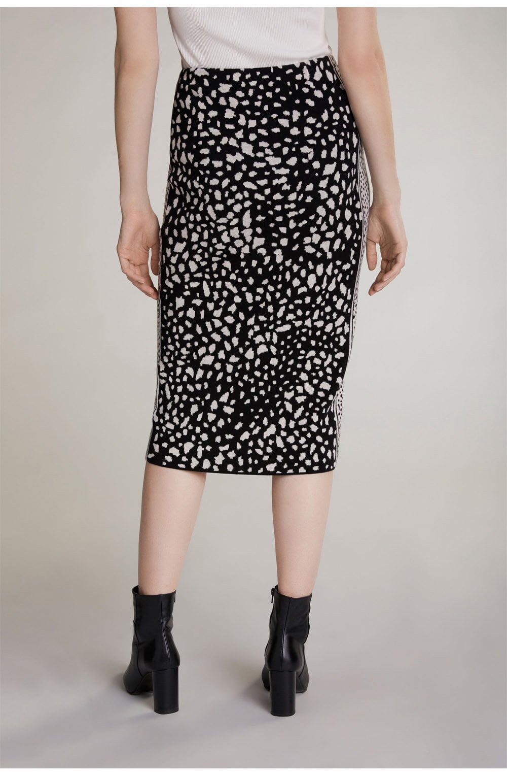 Bold Print Knit Skirt