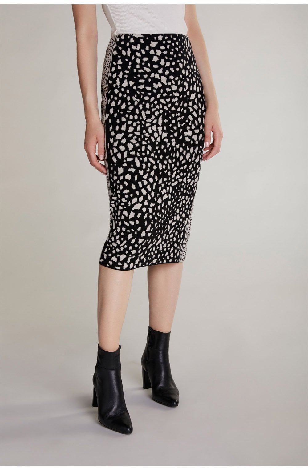 Bold Print Knit Skirt