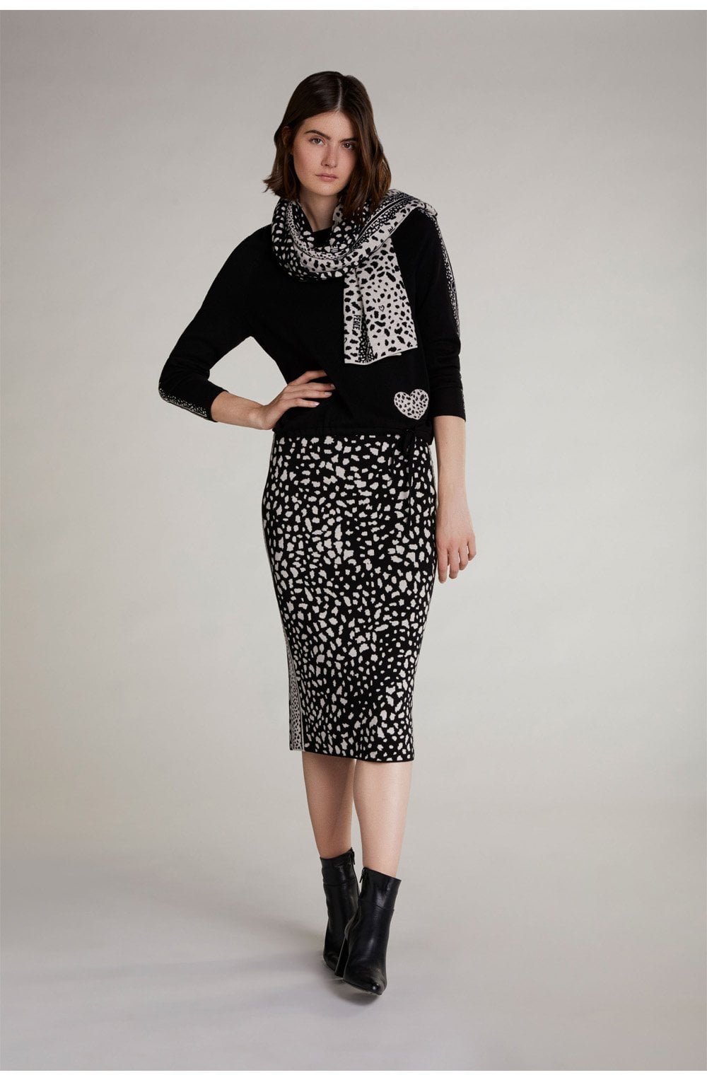 Bold Print Knit Skirt