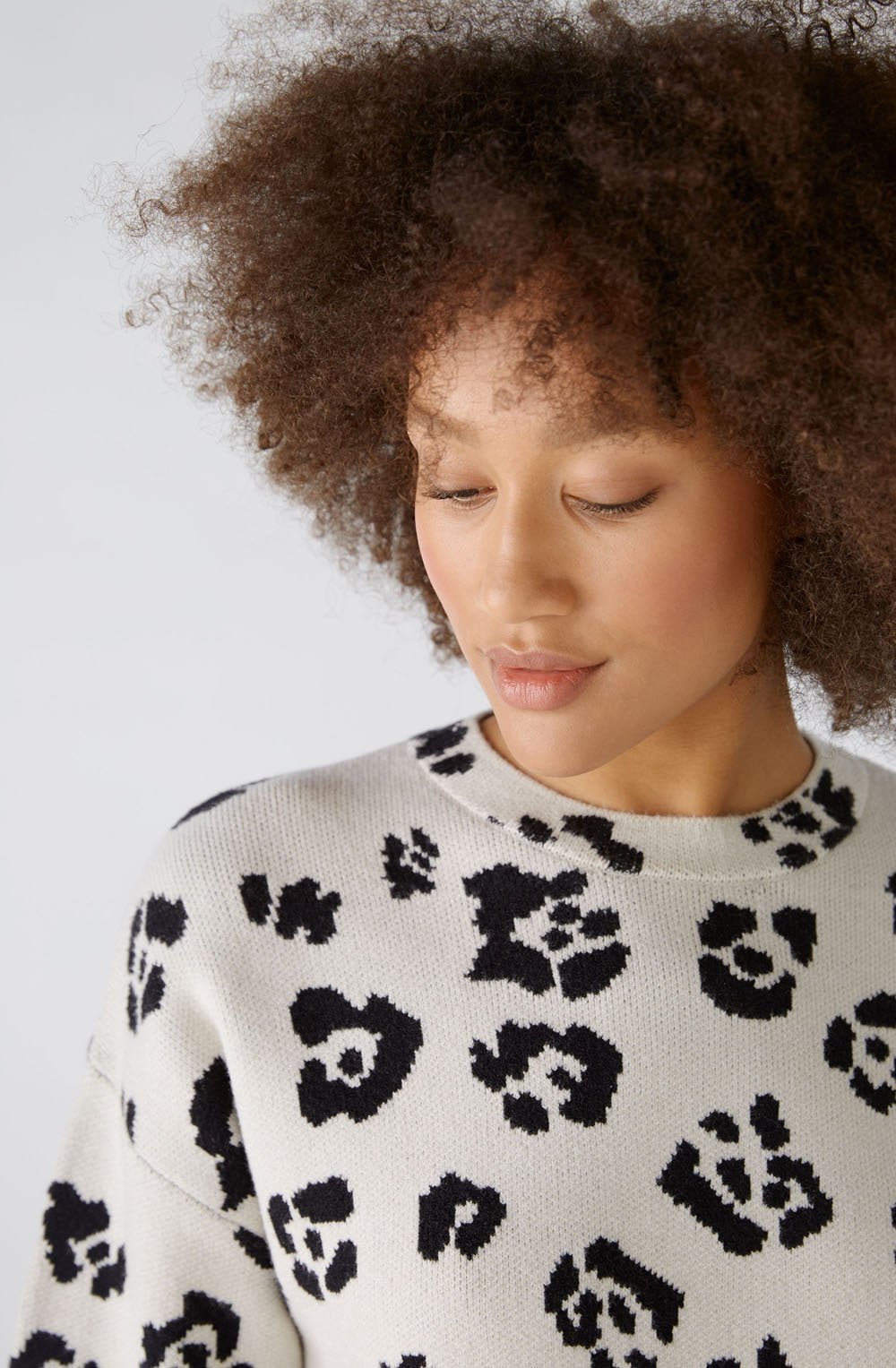 Bold Print Rounded Hemline Jacquard Jumper