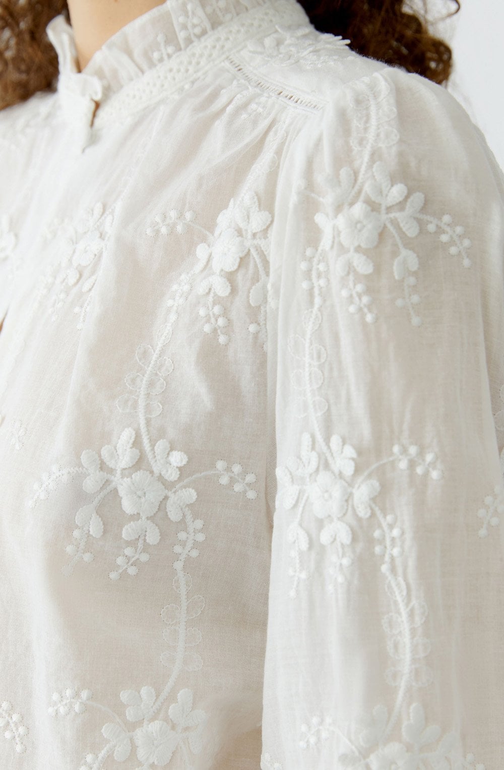 Cloud Dancer Floral Appliqué Blouse