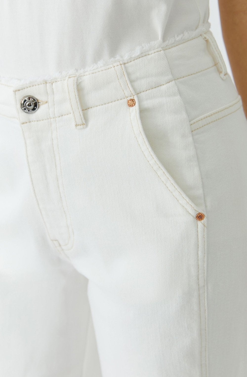 Cloud Dancer Frayed Waist O Shape Jeans