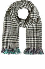 Contrasting Check Scarf
