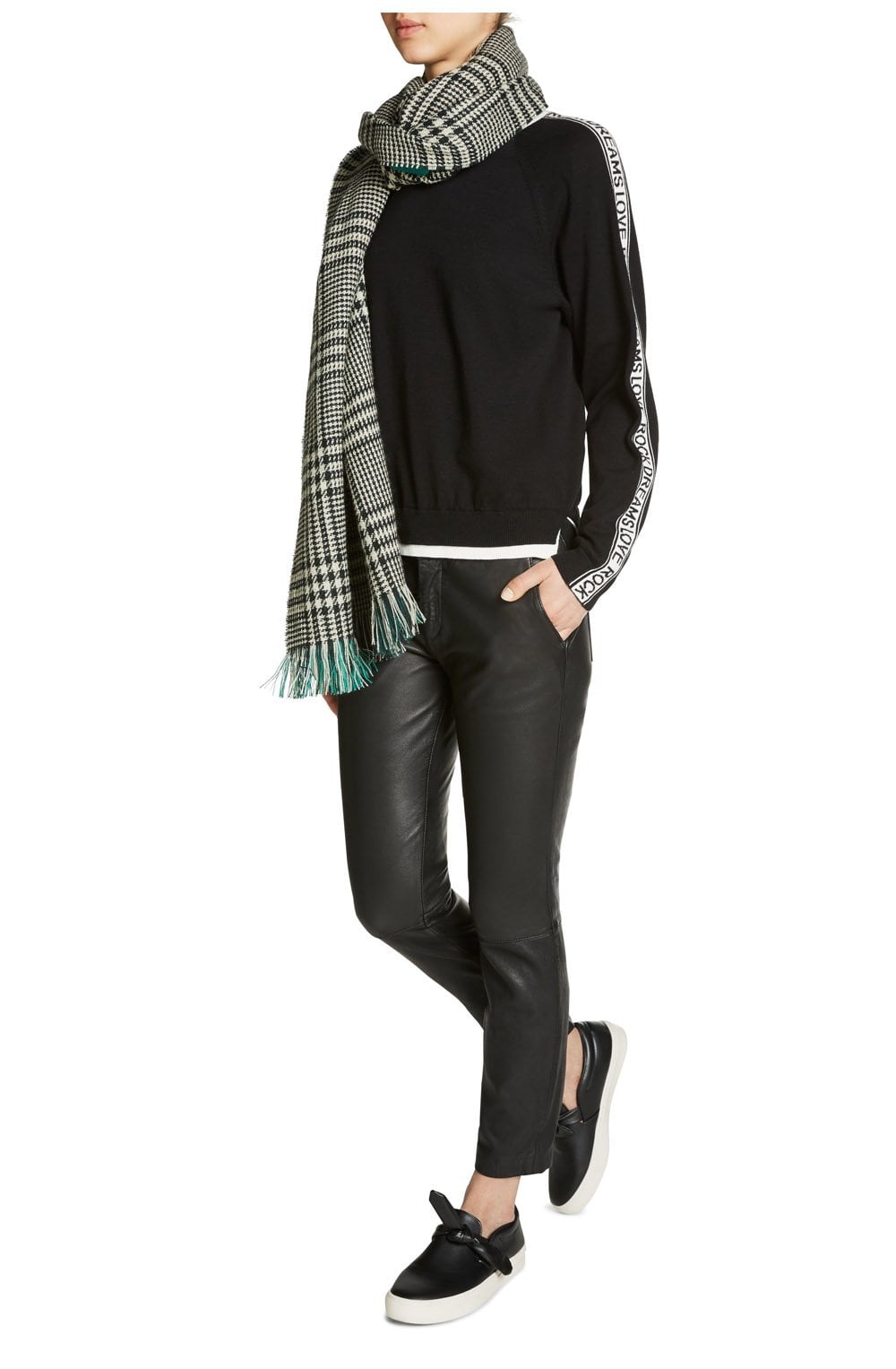 Contrasting Check Scarf