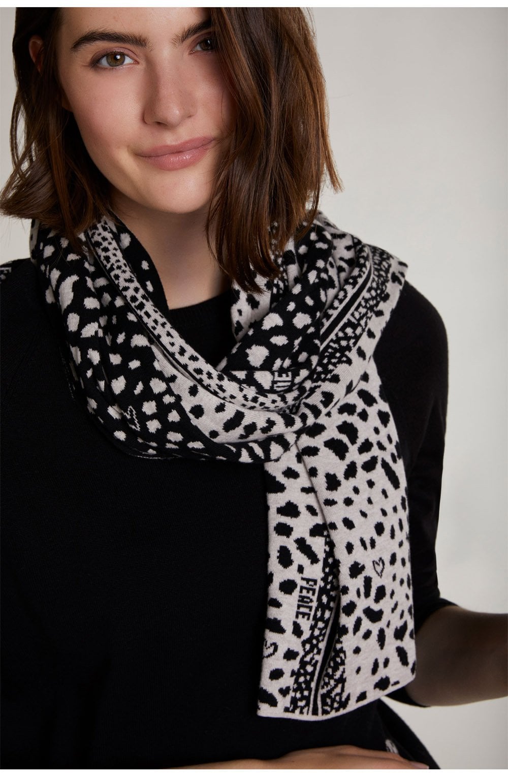 Dalmatian Print Knit Scarf