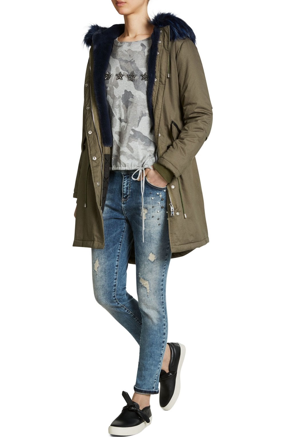 Distressed Pearl Detailed Jeans