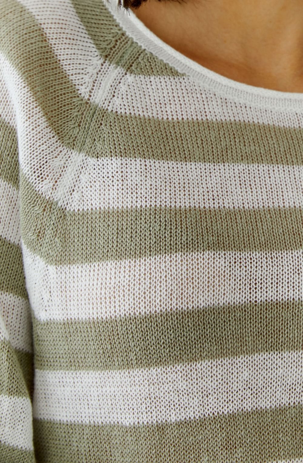 Green and White Linen Sleeve Pullover