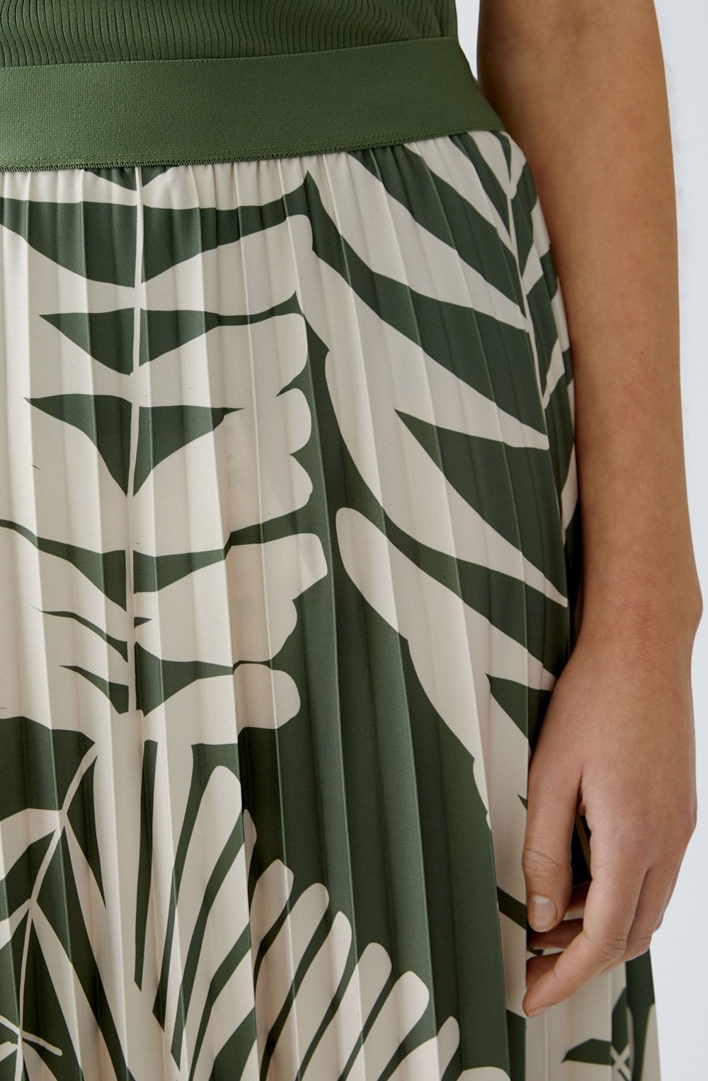 Green Palm Leaf Pleated Midi Skirt
