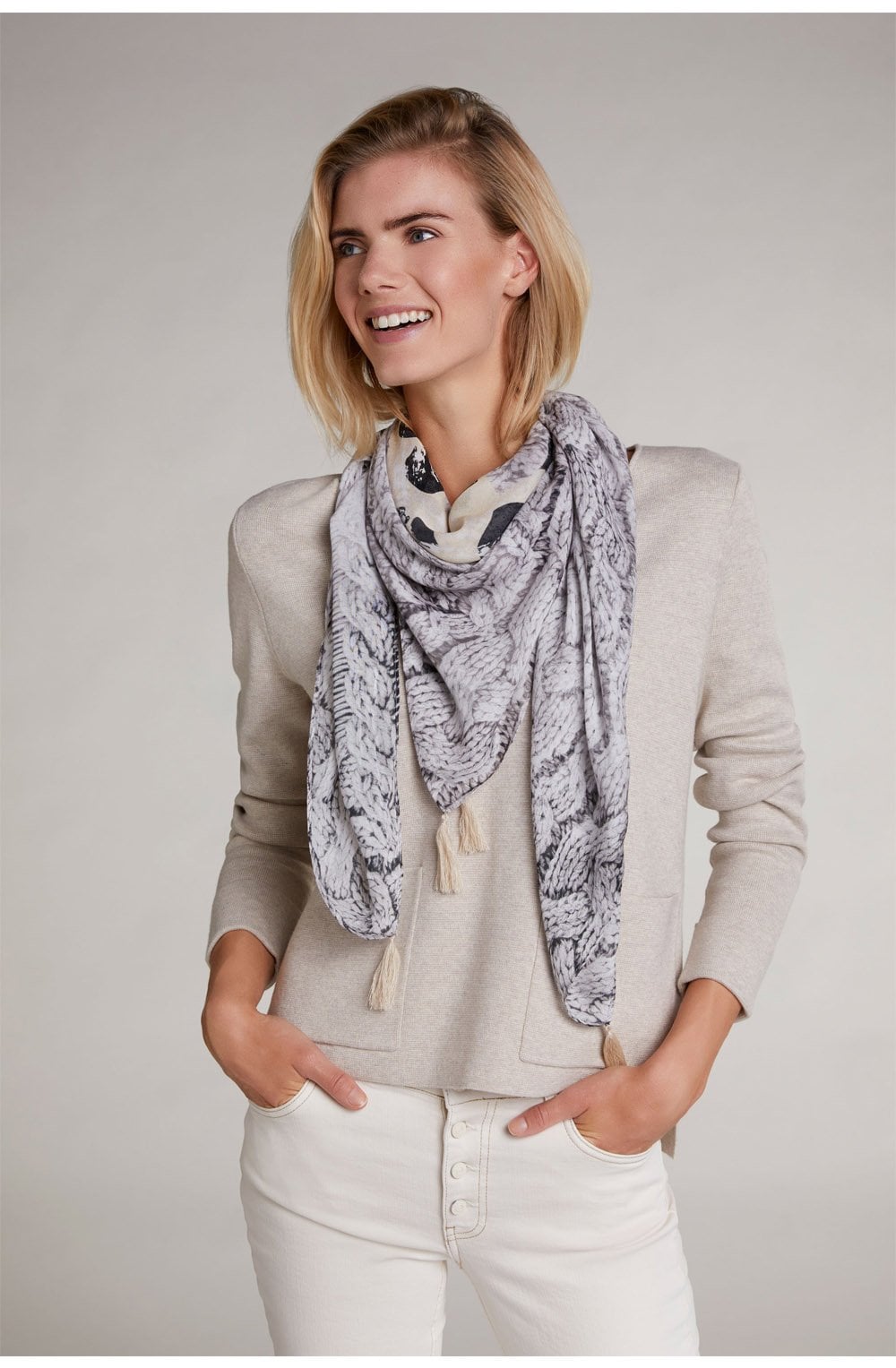 Grey patterned Scarf
