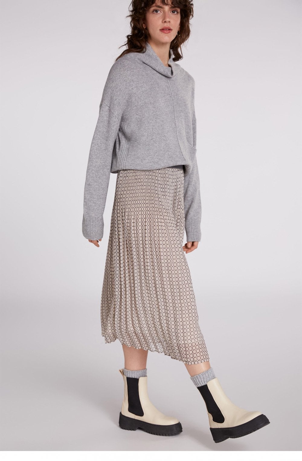 Patterned Pleated Skirt