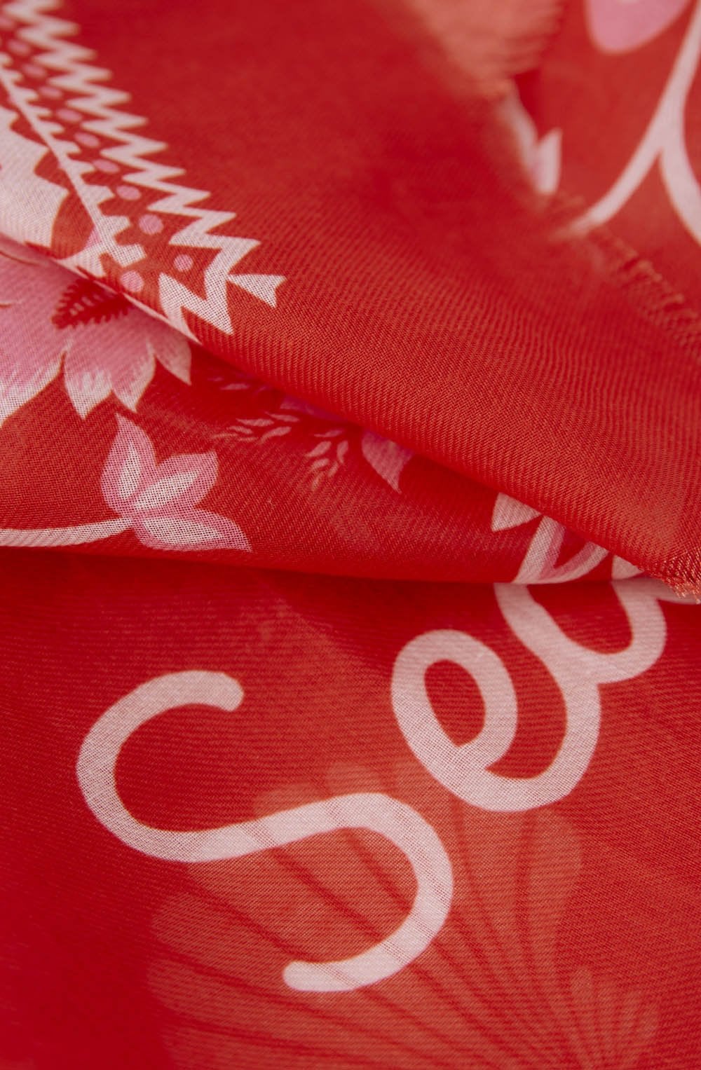 Red Rose Sea La Vie Lightweight Scarf