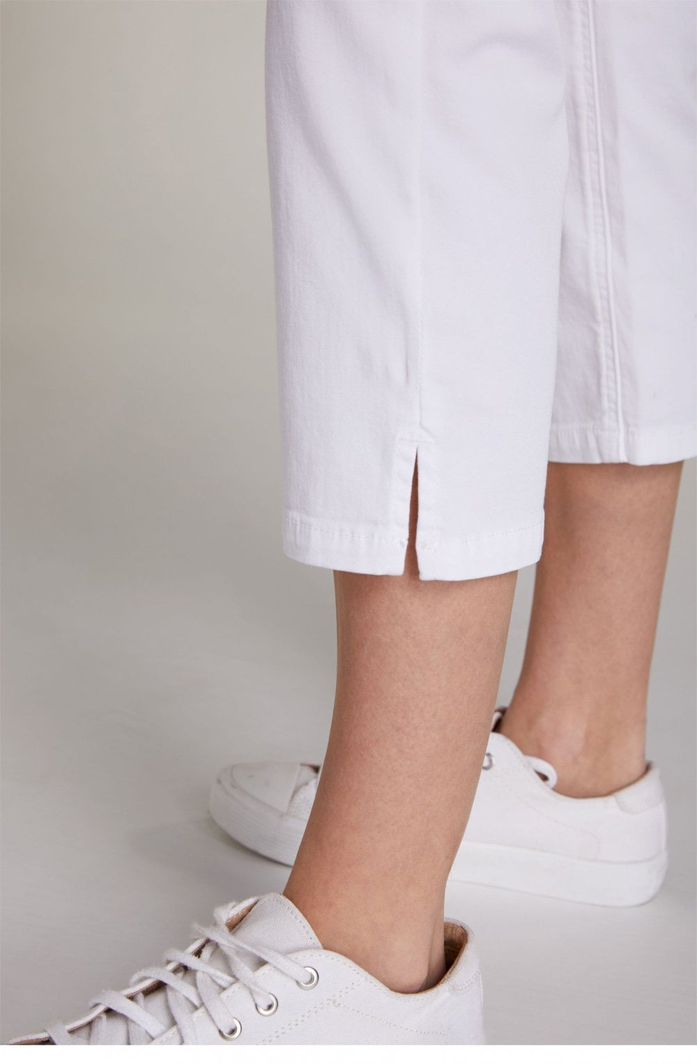 White Cropped Jeans