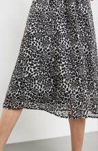 Black and White Sleeveless Chiffon Dress